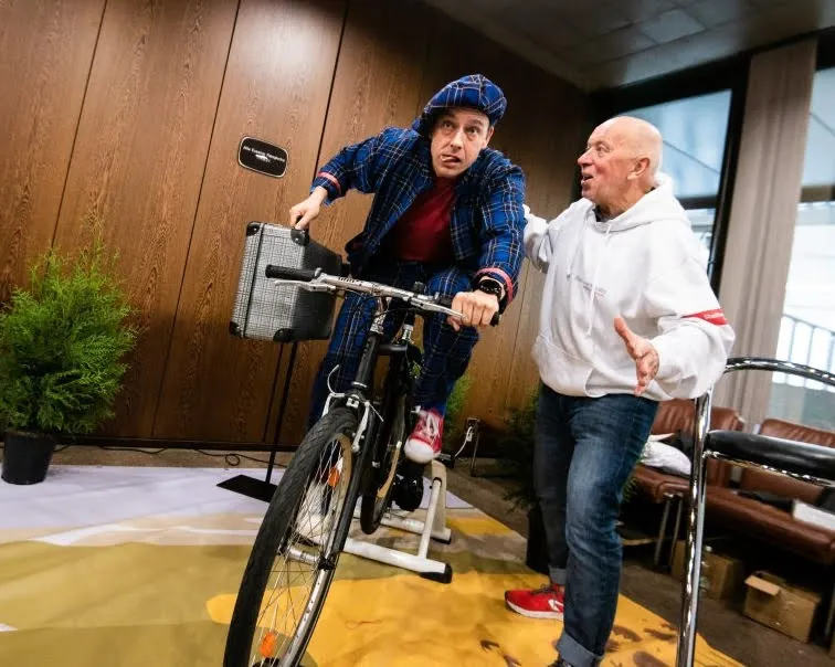 Clown und Zauberer LIAR in einer Show