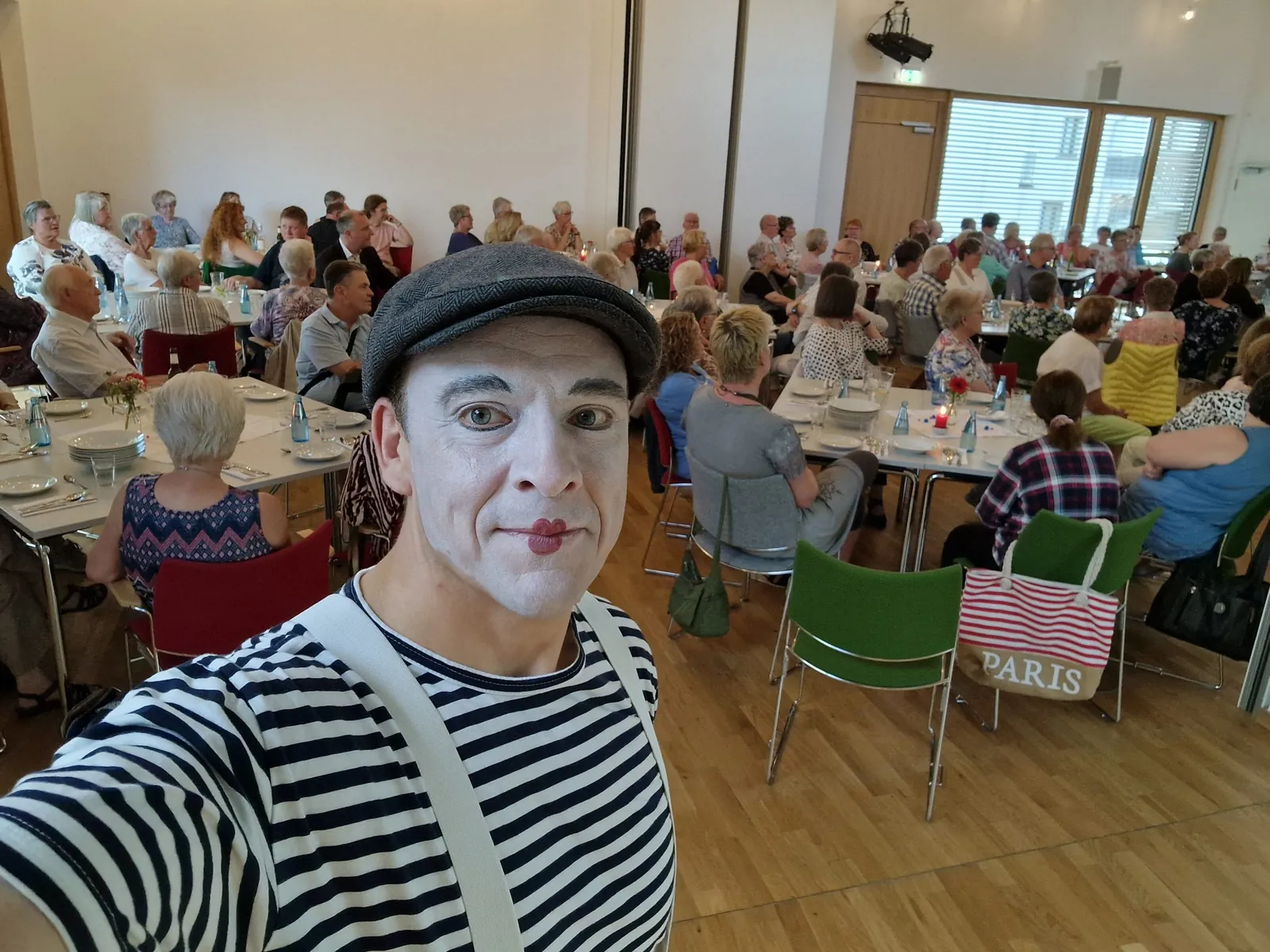 Pantomime LIAR vor Saalpublikum